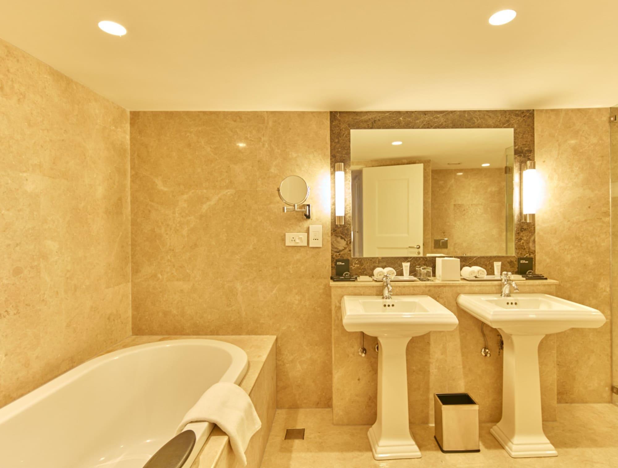 The Waverly Hotel & Residences Bangalore Bagian luar foto