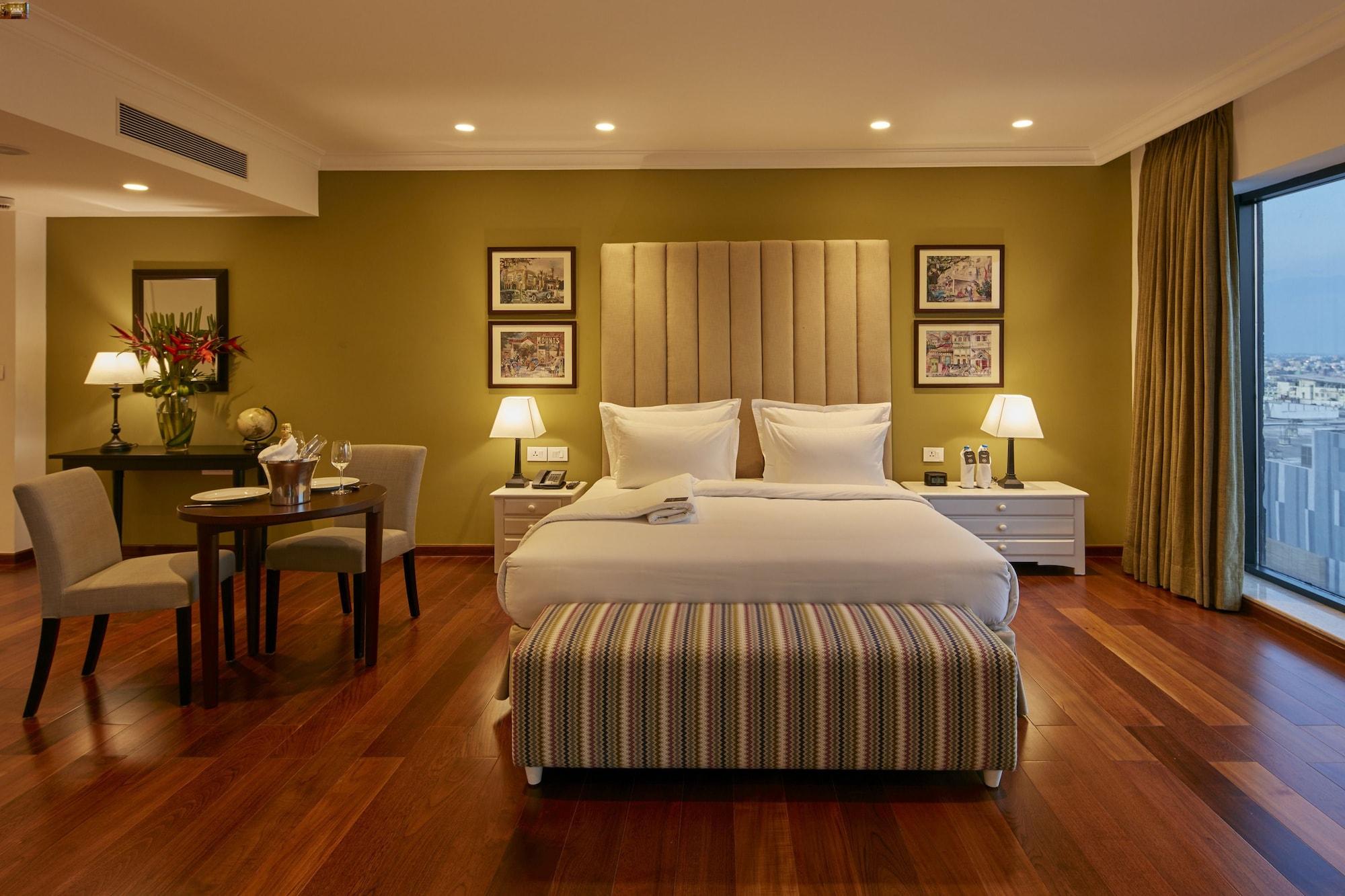 The Waverly Hotel & Residences Bangalore Bagian luar foto