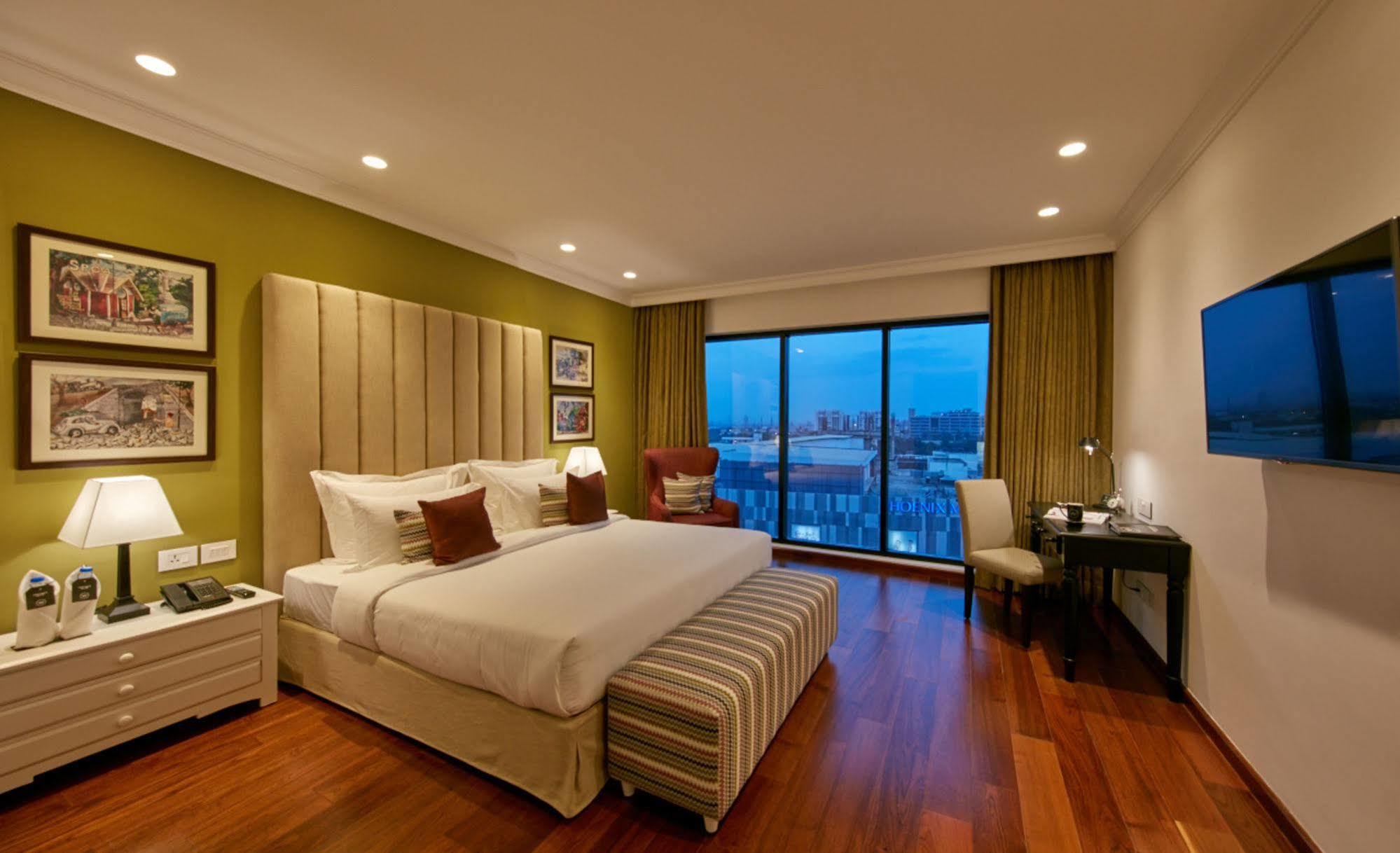 The Waverly Hotel & Residences Bangalore Bagian luar foto